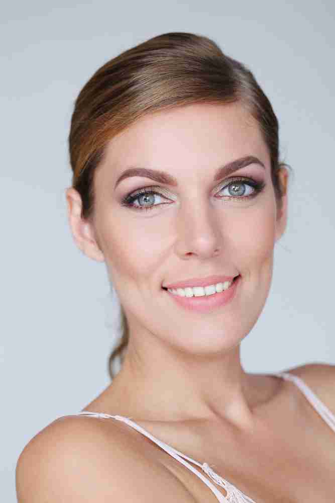 oval face-beautiful-woman